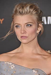 How tall is Natalie Dormer?